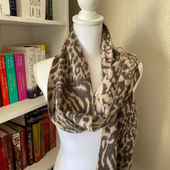CHARTER CLUB 100% Cashmere Leopard Print Fringe Scarf - Picture 2 of 4